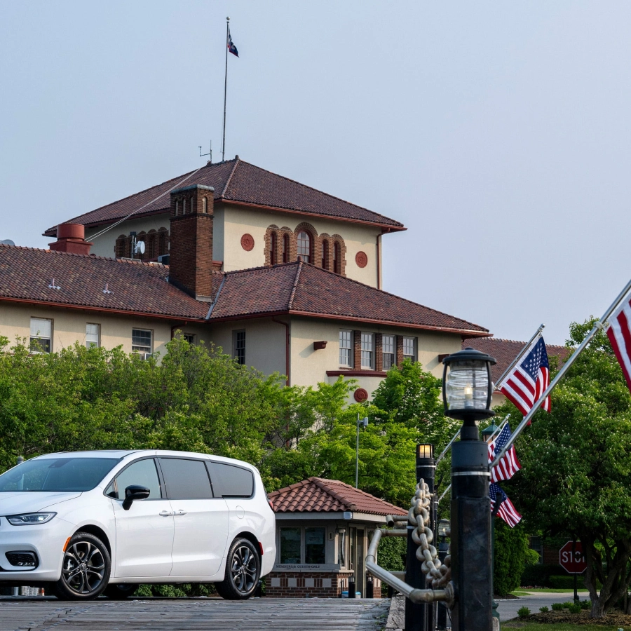 Chrysler Recalling 178K Modern Minivans Due to an Airbag Issue